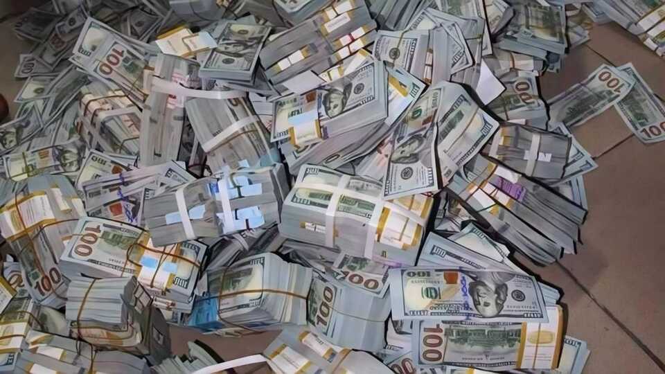 تکریت: دۆزینەوەی 30 ملیۆن دۆلار لە ناو 17 بوتڵی پلاستیکیدا